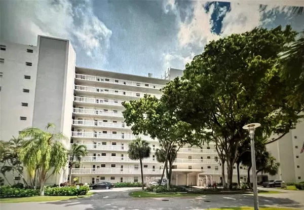 2555 NE 11th St #308, Fort Lauderdale, FL 33304