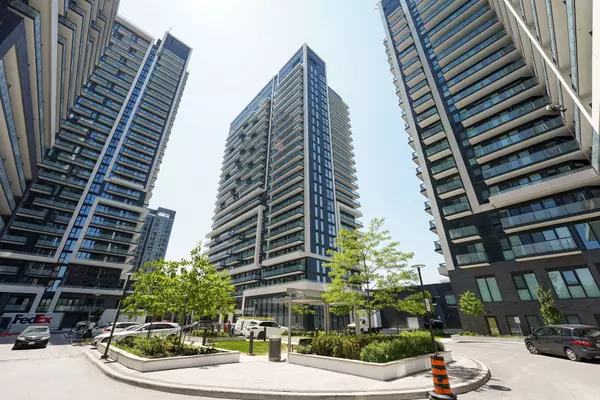 95 Oneida CRES #402, Richmond Hill, ON L4B 0H5