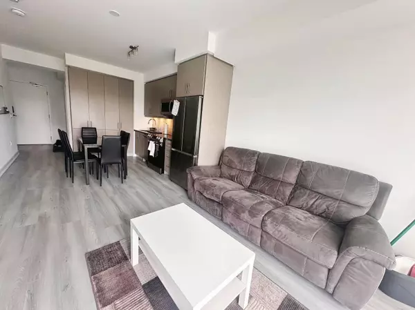 Richmond Hill, ON L4B 0H5,95 Oneida CRES #402
