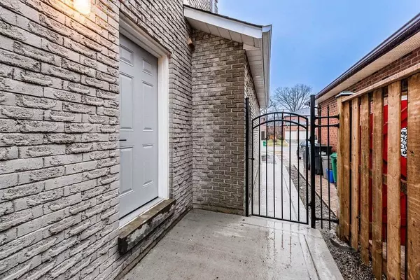 Mississauga, ON L5C 4K7,4233 Regency DR #Bsmt