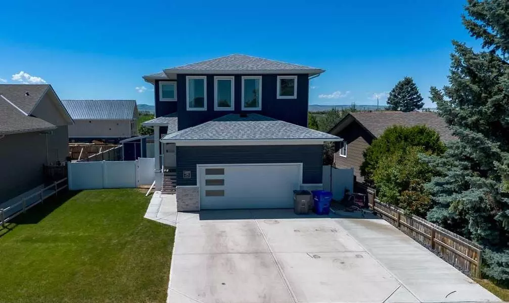 4889 7th ST W, Claresholm, AB T0L 0T0