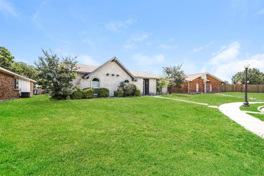 8910 MIAMI Drive, Rowlett, TX 75088