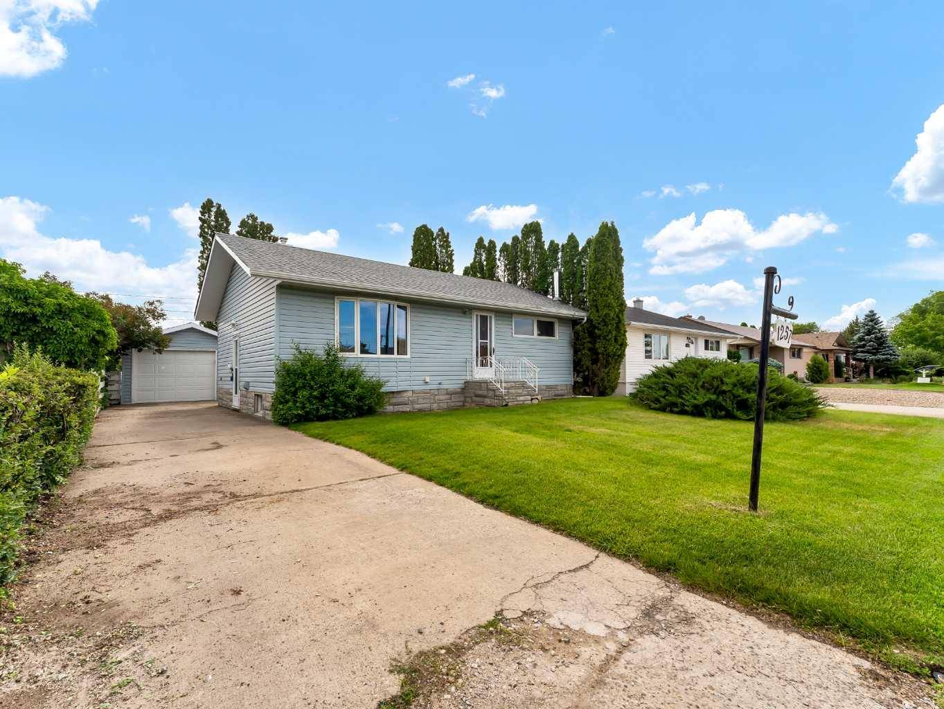 Medicine Hat, AB T1A 6Y5,1257 Mckenzie CRES NW