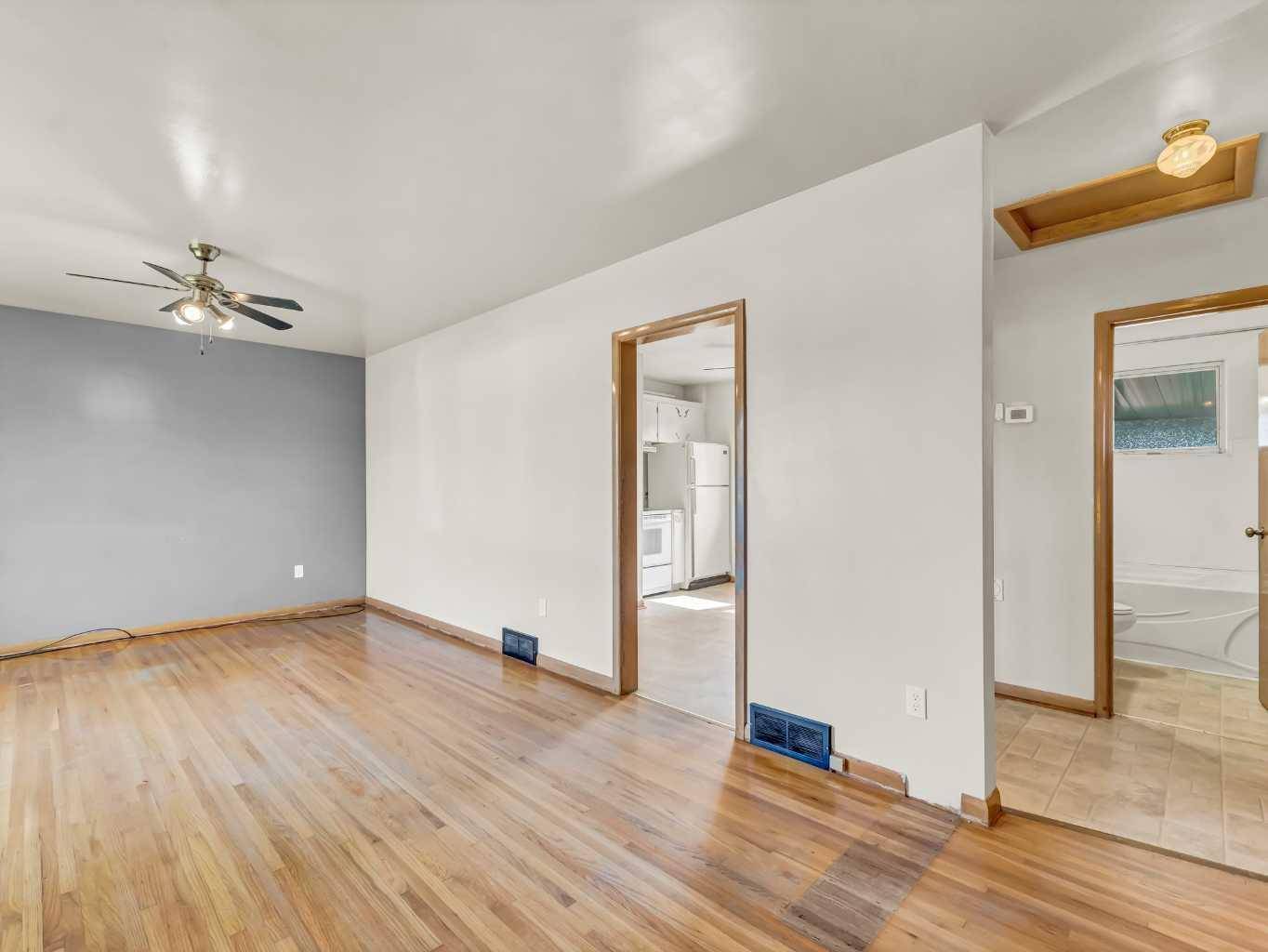 Medicine Hat, AB T1A 6Y5,1257 Mckenzie CRES NW