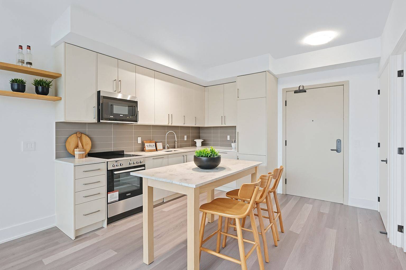 King, ON L7B 0R6,2075 King RD #322