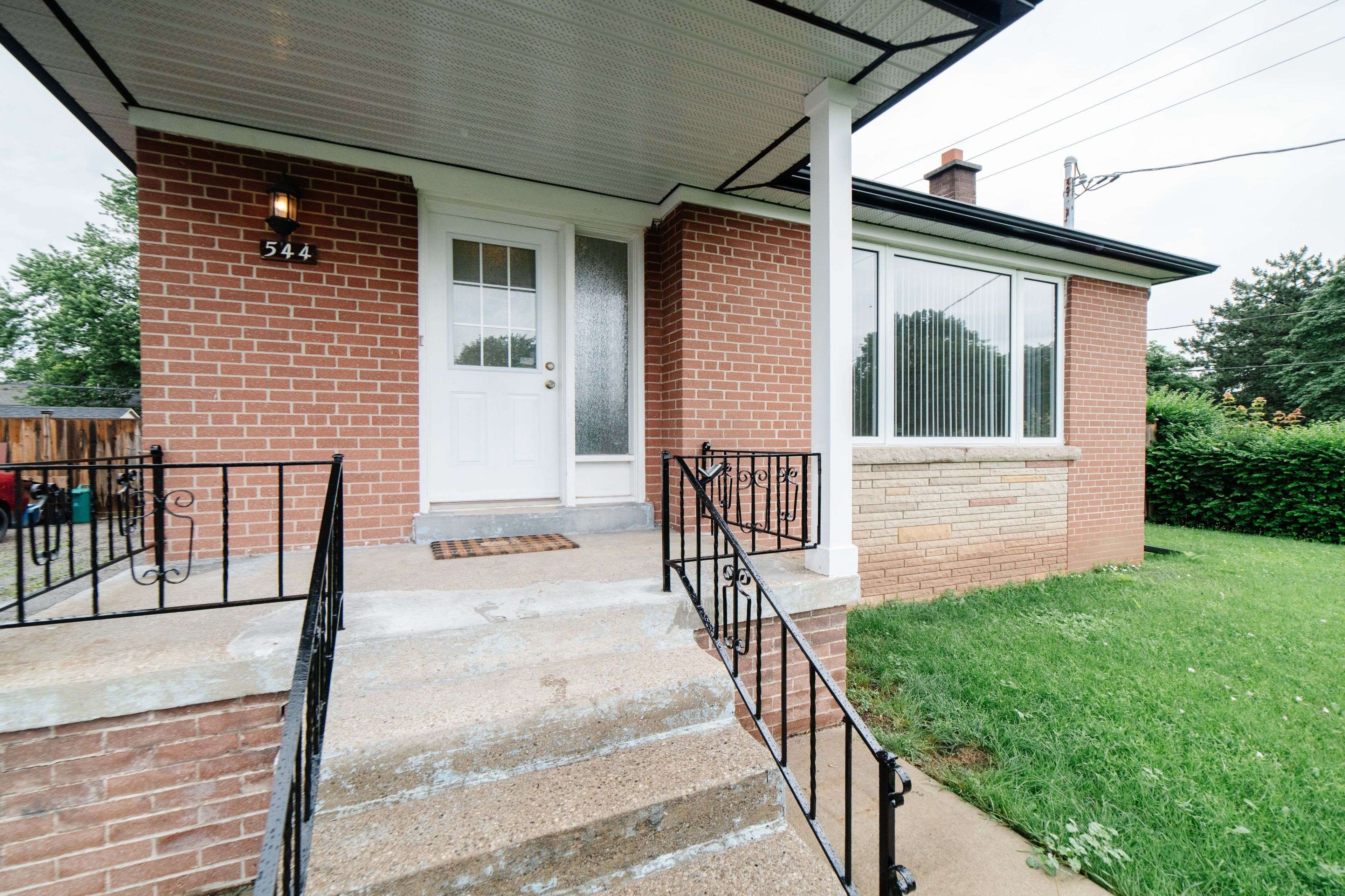 Oakville, ON L6L 4G4,544 Sandmere PL #Upper