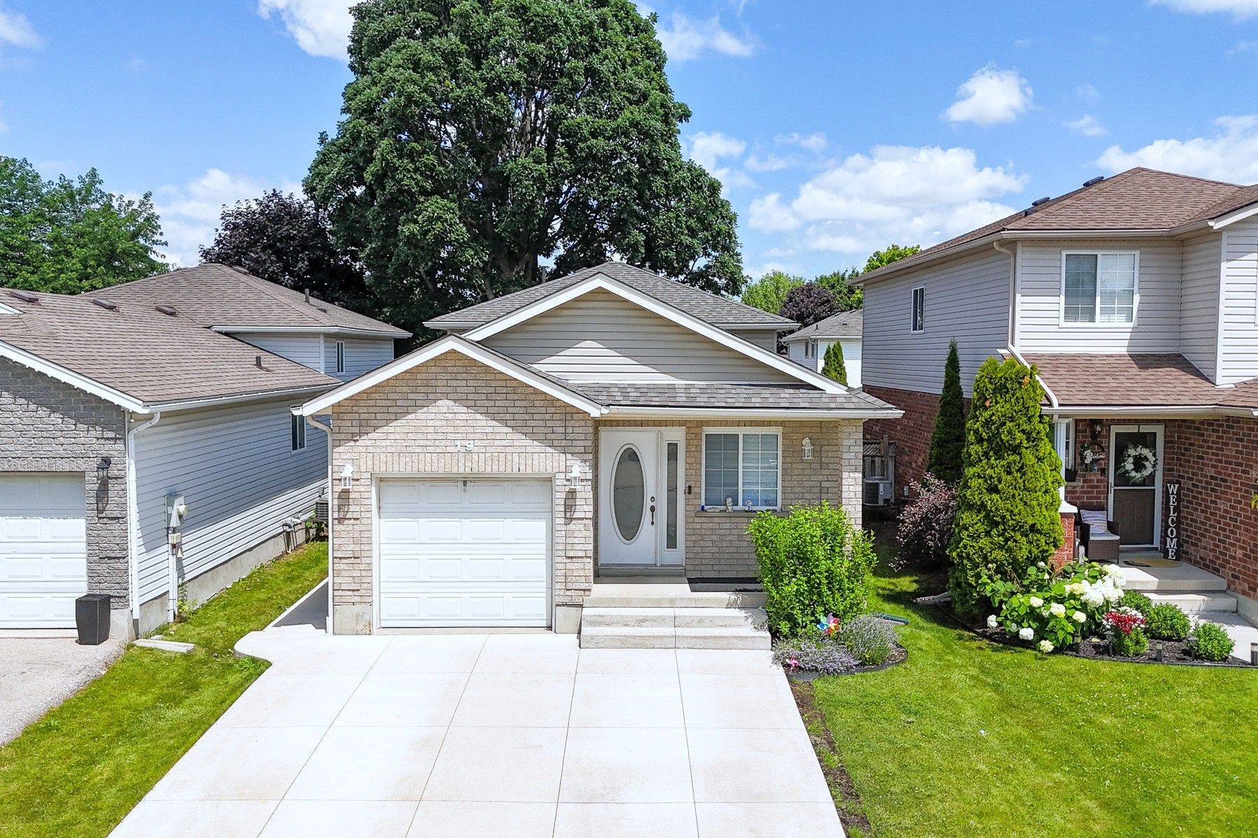19 Langlaw DR, Cambridge, ON N1P 1E9