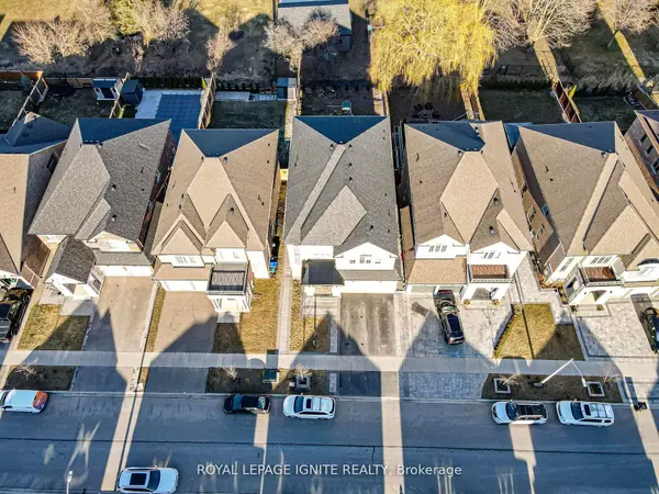 Bradford West Gwillimbury, ON L3Z 0X1,61 Gibson CIR