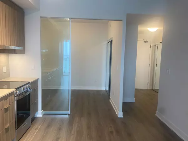 Mississauga, ON L5B 0L6,430 Square One DR #2709