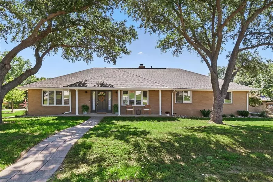 201 Stone Canyon Drive, Highland Village, TX 75077