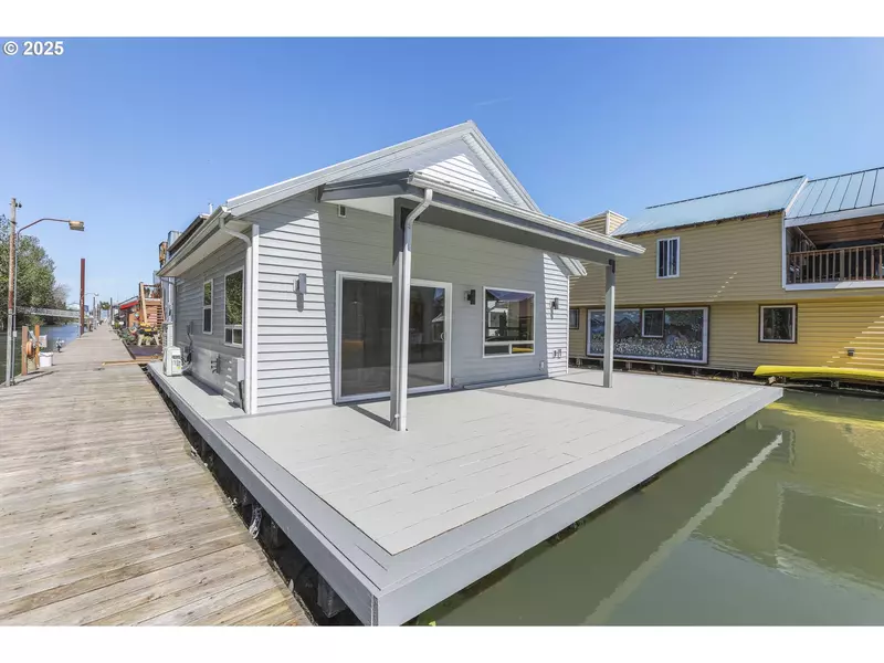 34326 Johnsons Landing RD #B1, Scappoose, OR 97056