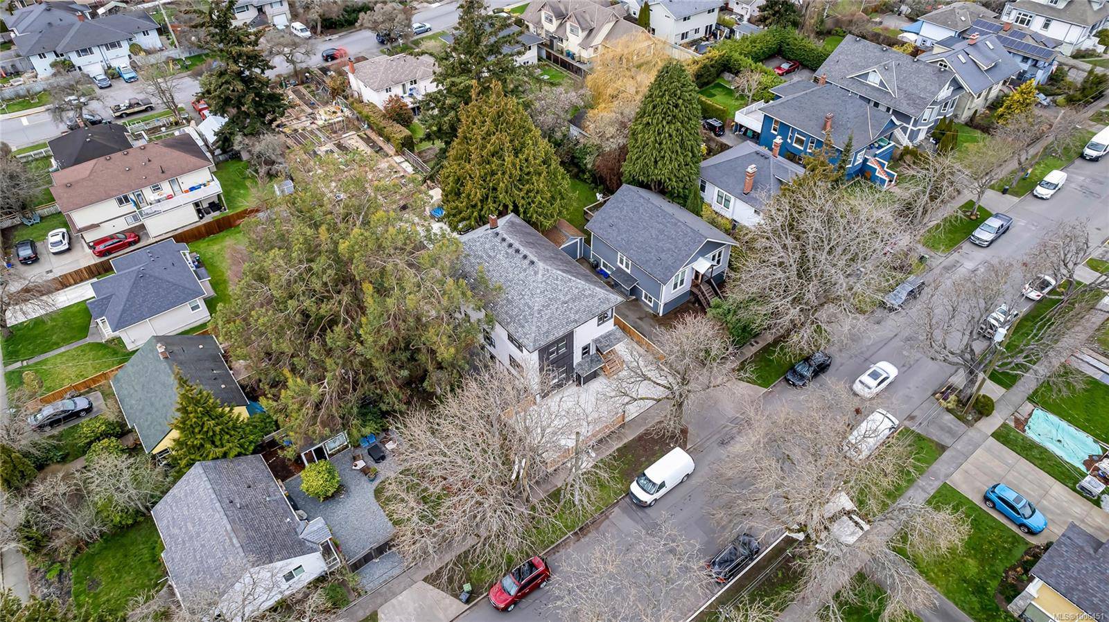 Victoria, BC V8T 2Z9,2512 Fernwood Rd