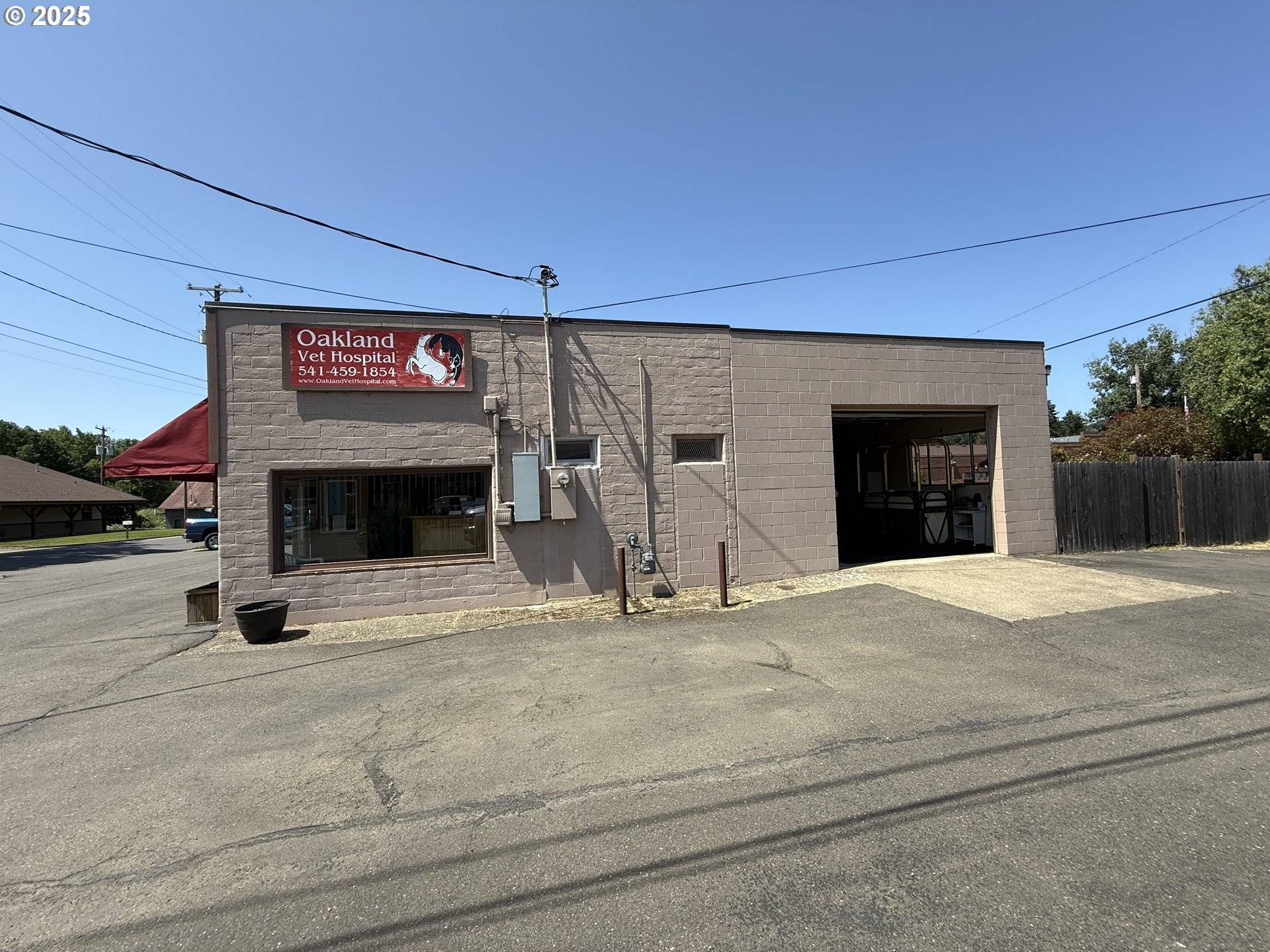 Oakland, OR 97462,204 NE 1ST ST