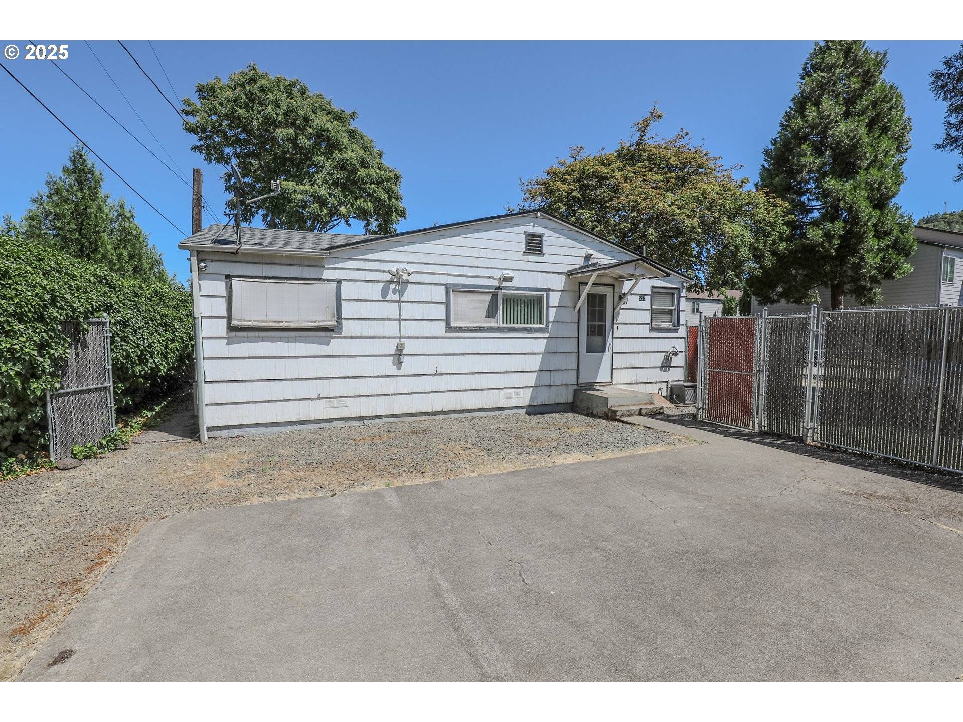520 W UMPQUA ST, Roseburg, OR 97471