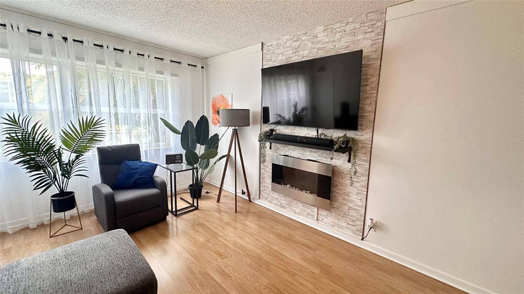 3431 NW 50th Ave #208, Lauderdale Lakes, FL 33319