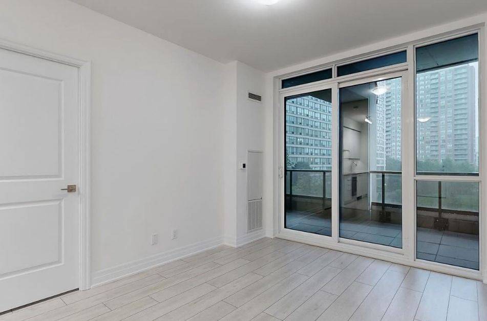 Mississauga, ON L5A 4C3,30 Elm DR W #301
