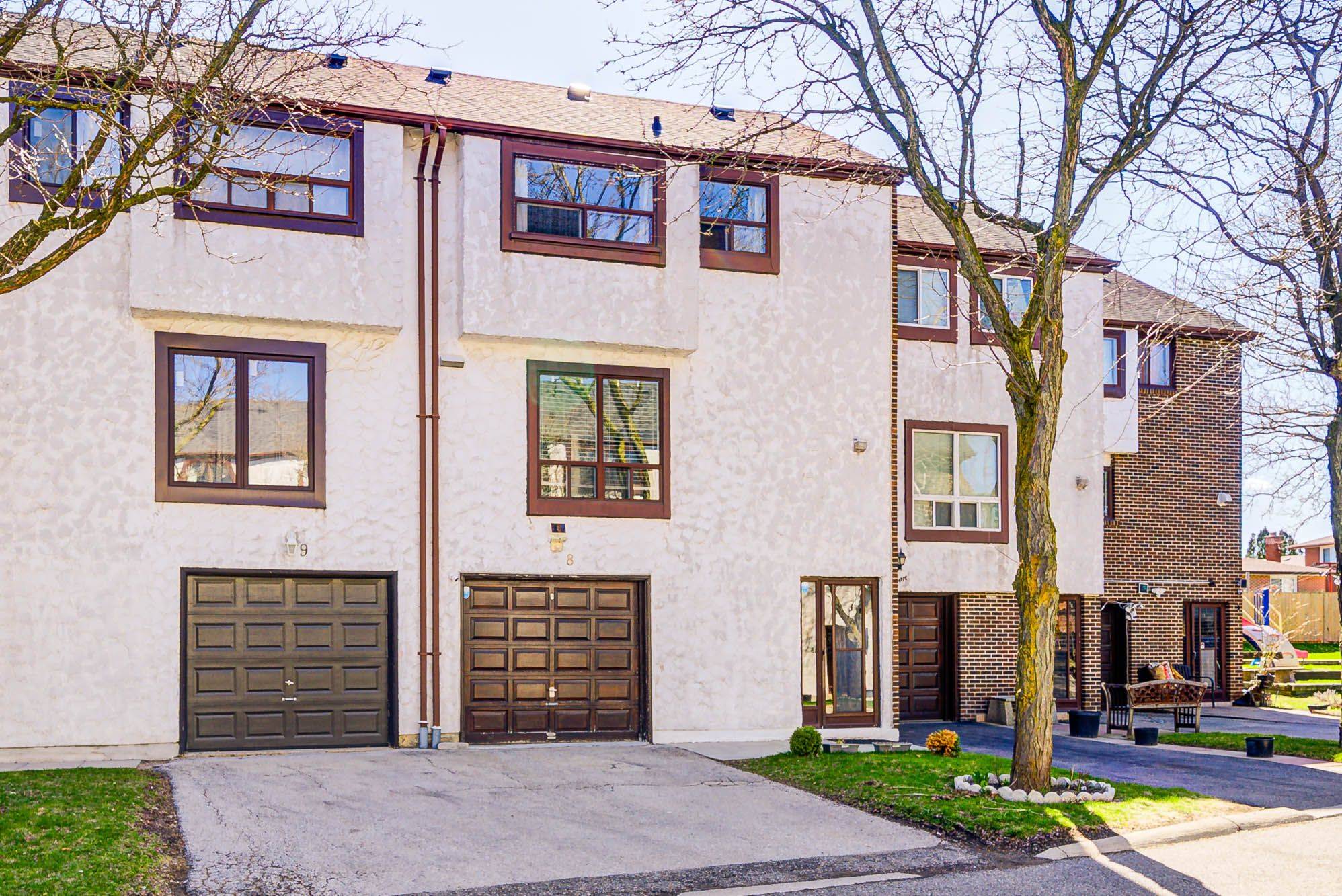 Mississauga, ON L4T 3W8,4020 Brandon Gate DR #8