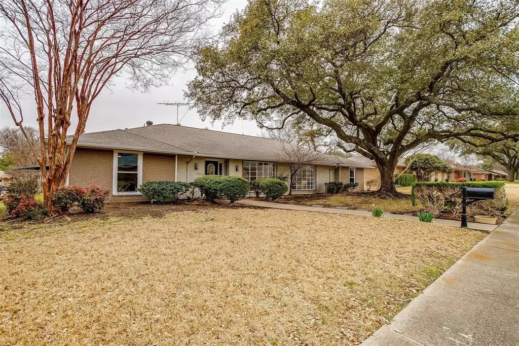 Dallas, TX 75248,7116 Town Bluff Drive
