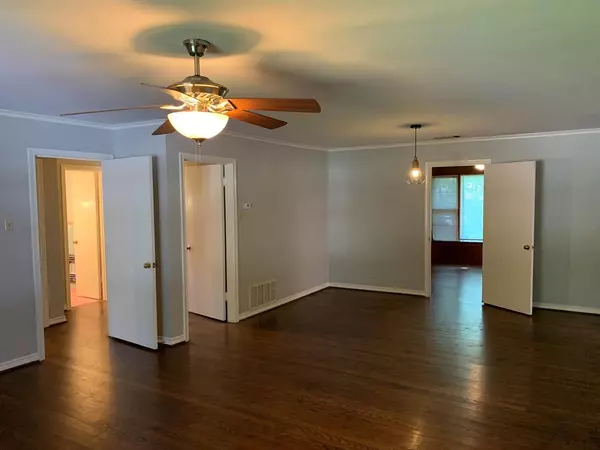 Dallas, TX 75214,6902 E Mockingbird Lane