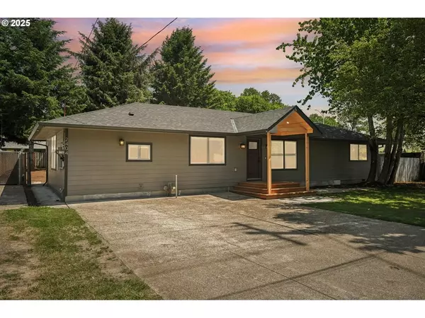 2404 N COLLEGE ST, Newberg, OR 97132