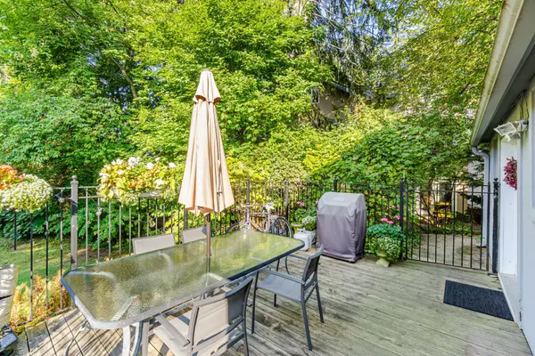 1233 Mississauga RD, Mississauga, ON L5H 2J1