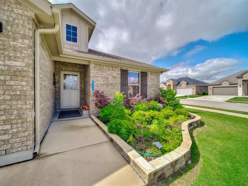 2400 Briarhurst Court, Denton, TX 76207