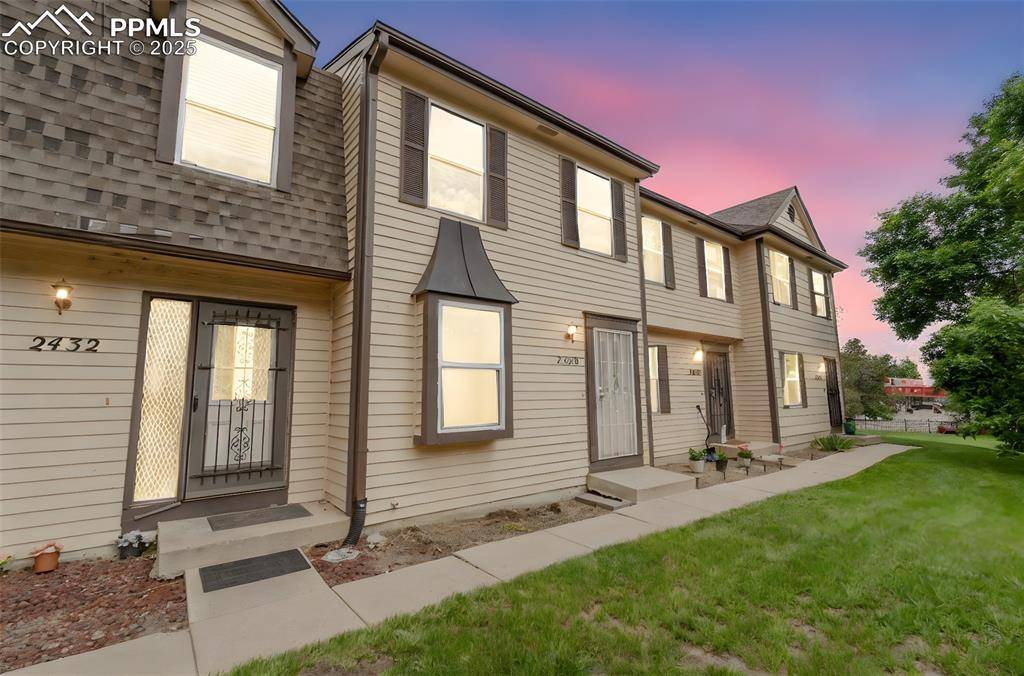 2430 Lexington Village LN, Colorado Springs, CO 80916
