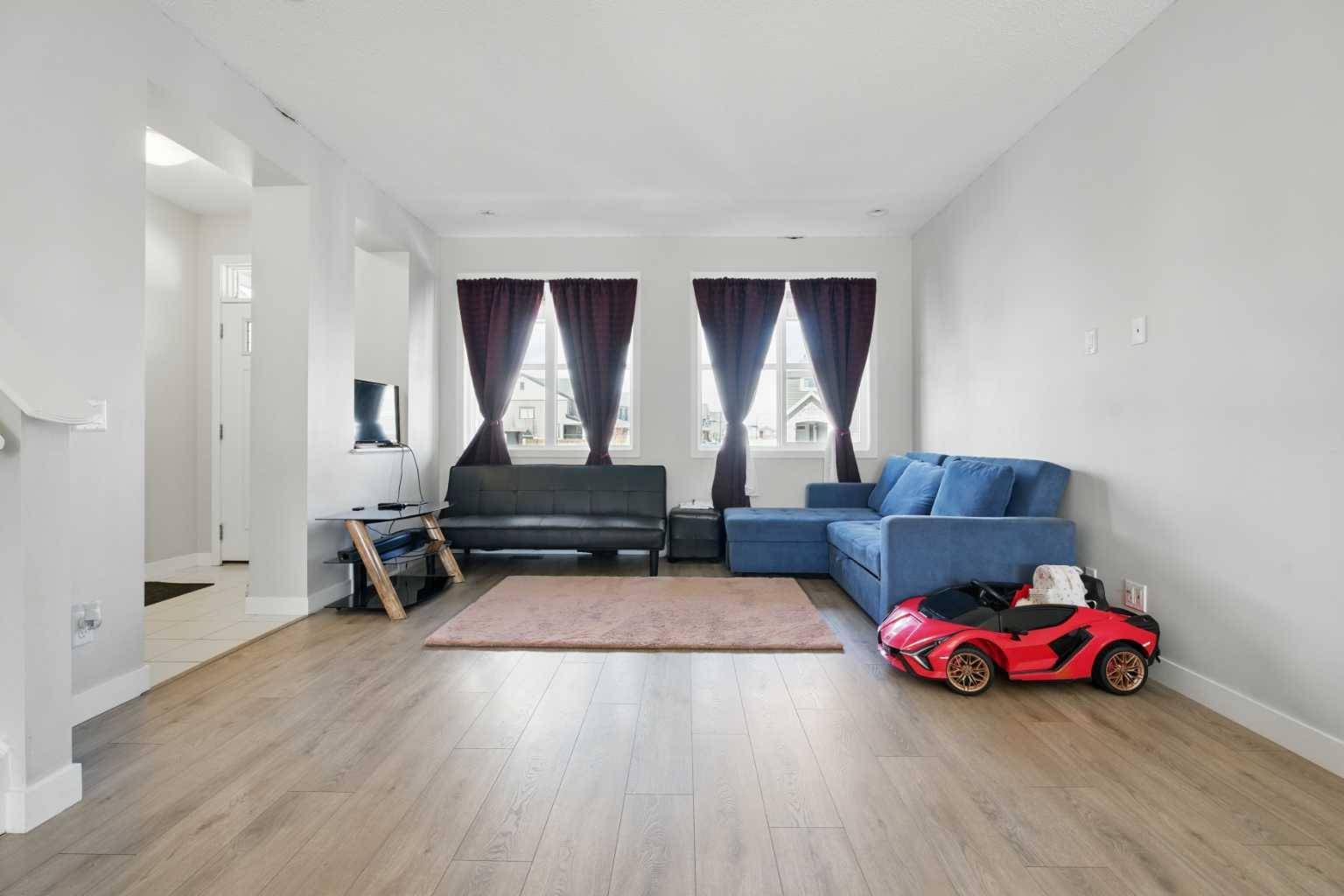 Calgary, AB T2X 3Y7,41 Legacy Glen ROW Southeast