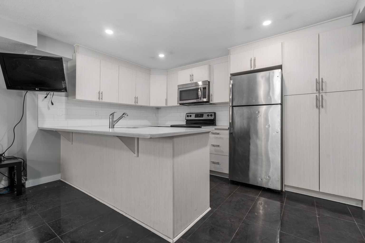 Calgary, AB T2T1G9,2815 17 ST SW #5