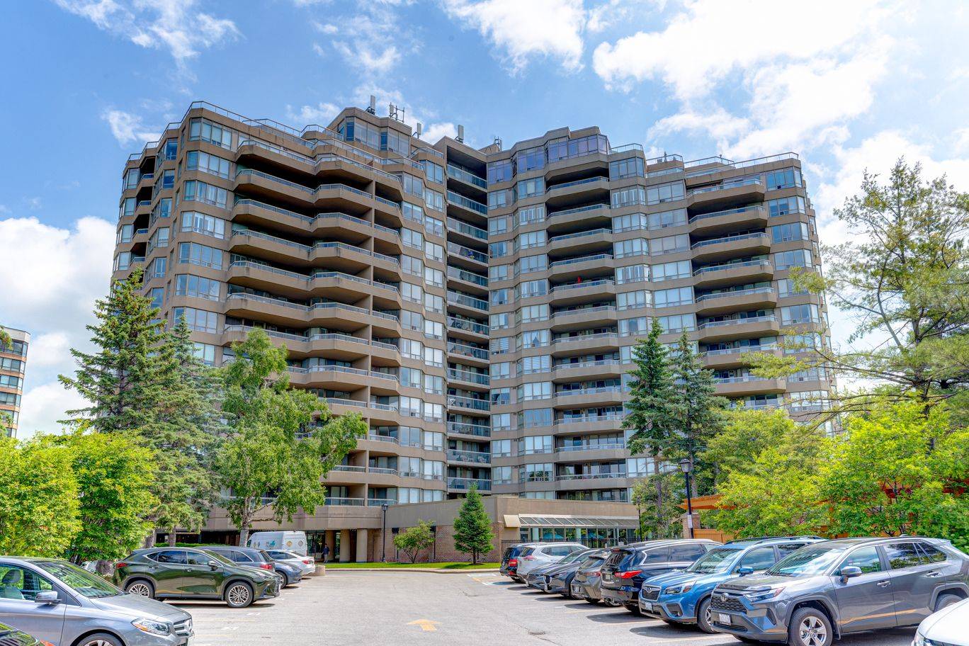 Markham, ON L3R 0G1,610 Bullock DR #415