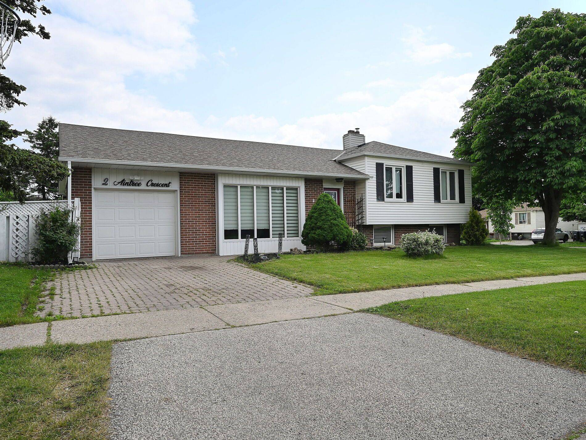 2 Aintree CRES, Brampton, ON L6T 2T1