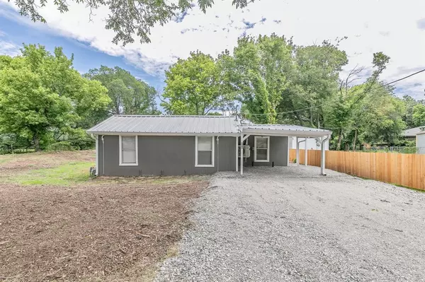 Weatherford, TX 76086,211 S Line Street
