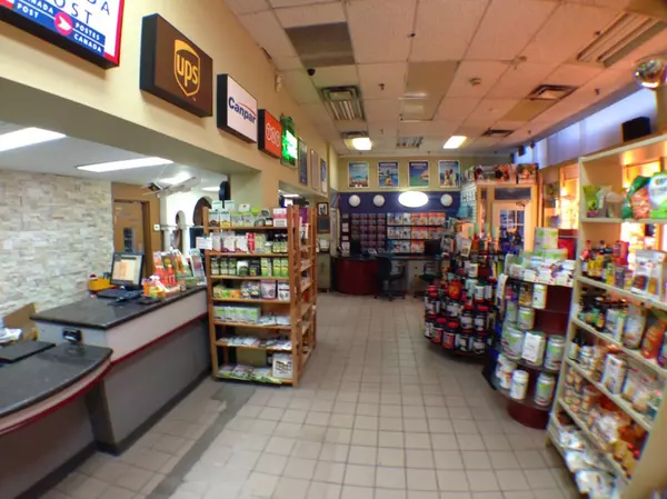 Toronto E01, ON M4L 3B6,300 Coxwell AVE #101