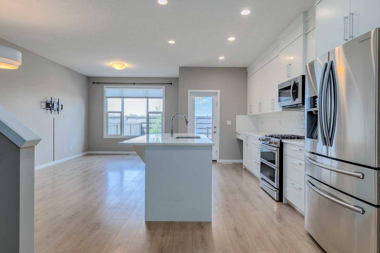 Calgary, AB T3M2V9,1028 Seton CIR SE