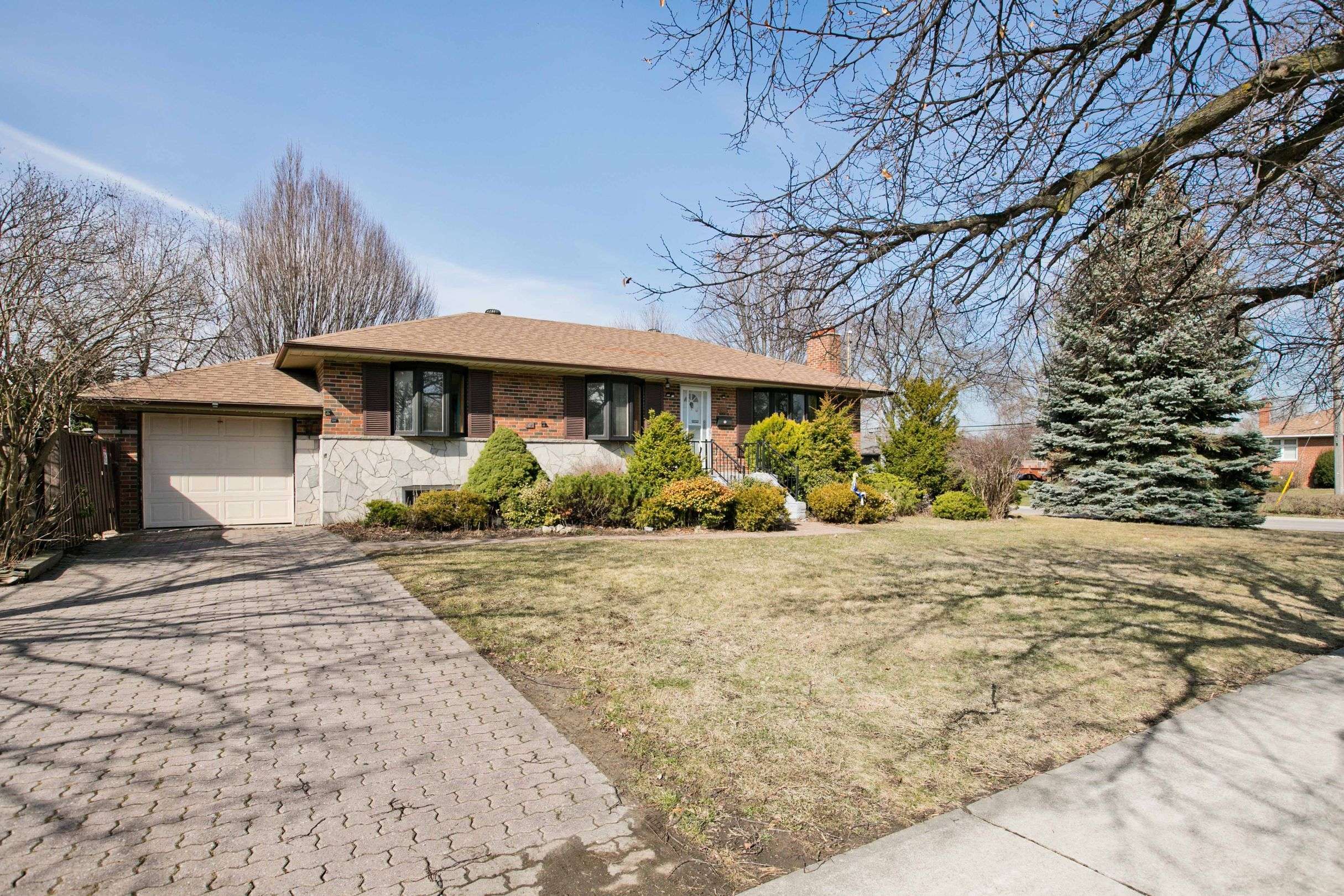 67 Elvaston DR, Toronto C13, ON M4A 1N5