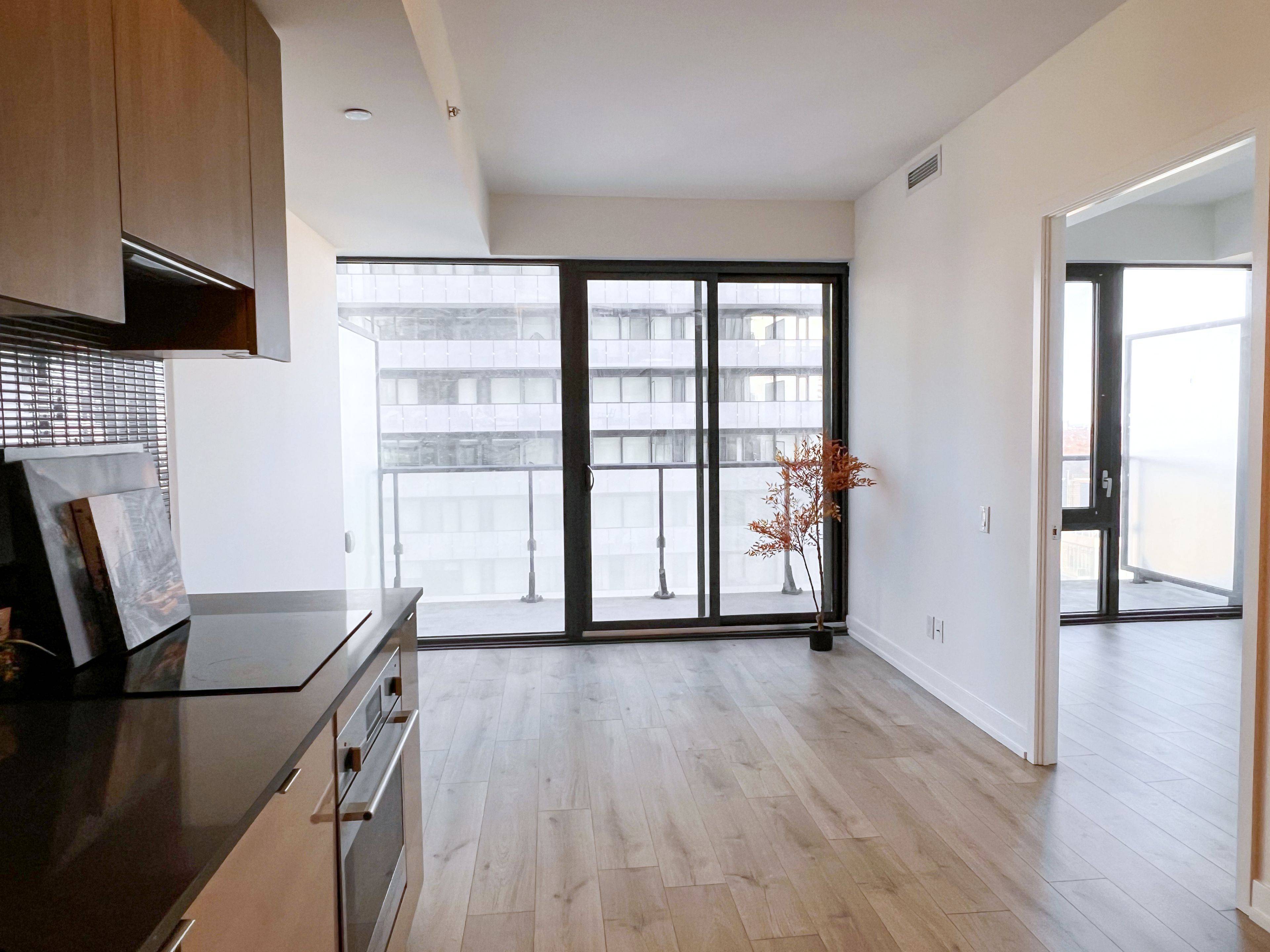 Toronto C10, ON M4P 1P9,161 Roehampton AVE #2707