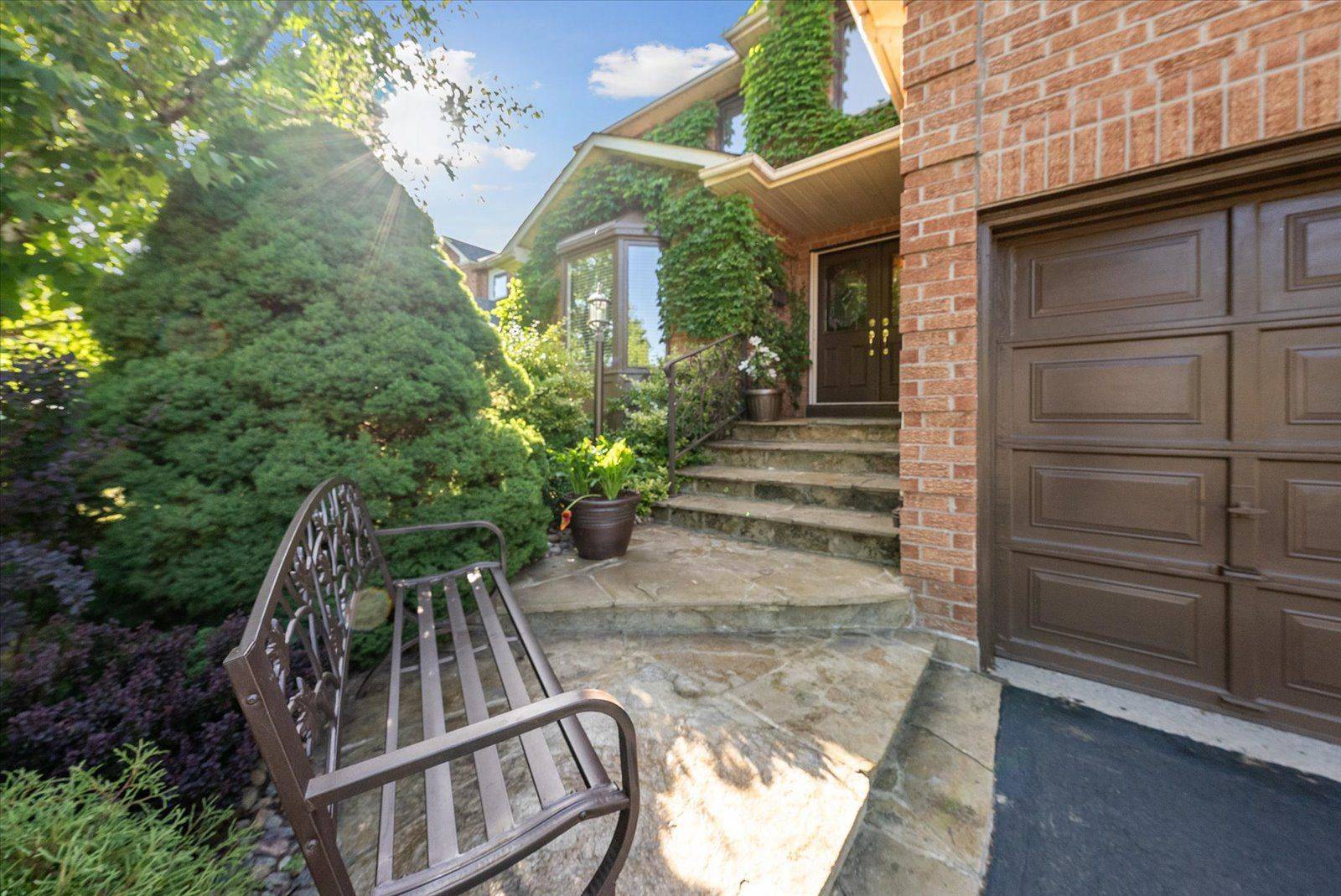 Richmond Hill, ON L4C 9E9,97 Topham CRES