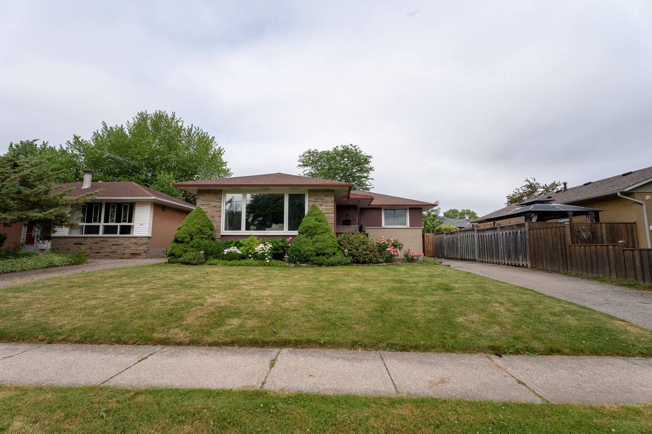 28 Campbell DR, Brampton, ON L6X 2H7