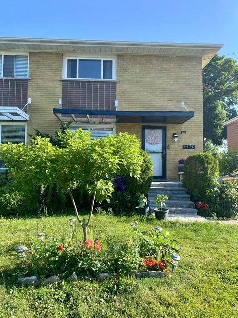3578 Queenston DR, Mississauga, ON L5C 2G6
