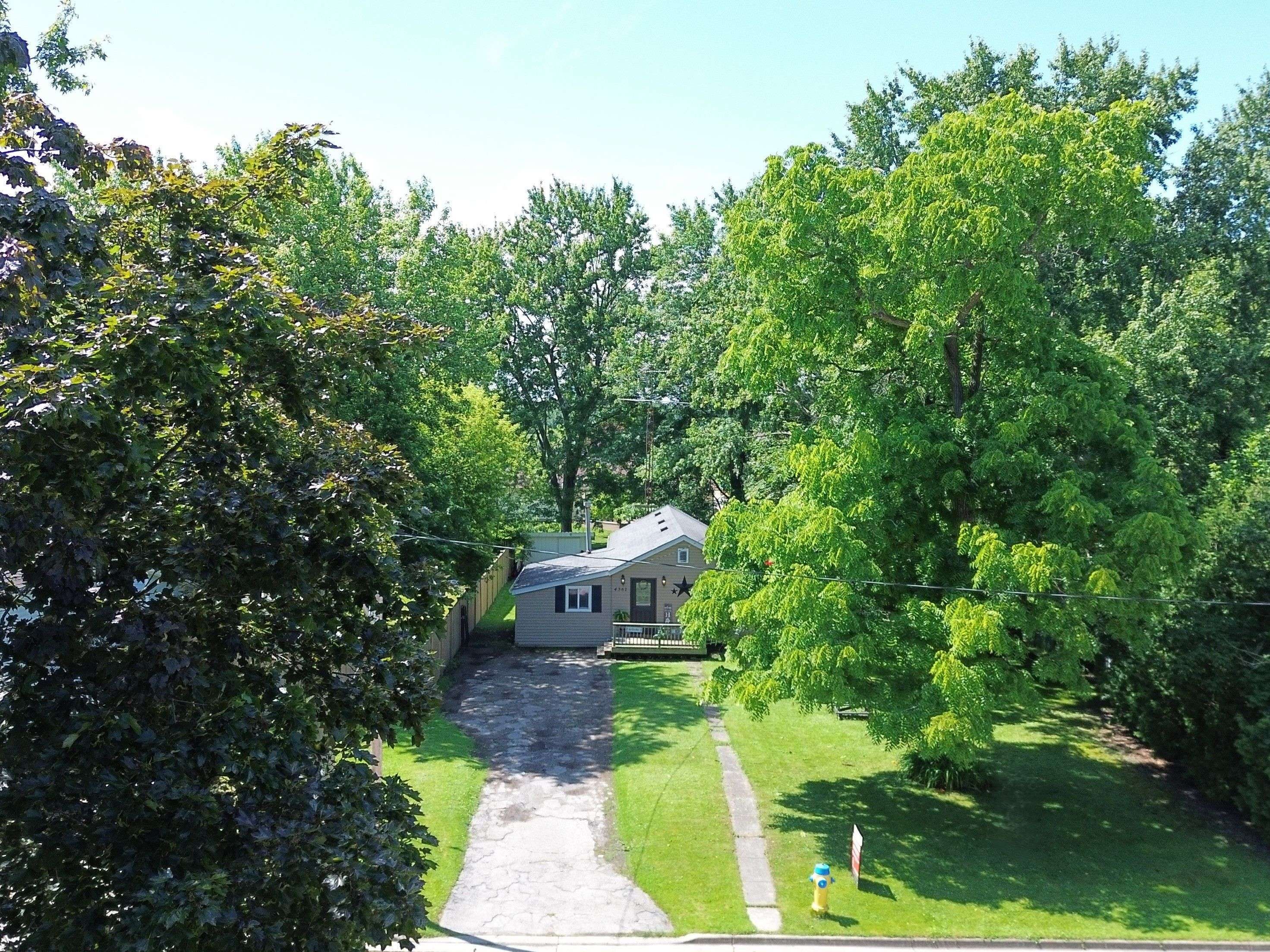 4361 fifth ST, Petrolia, ON N0N 1R0