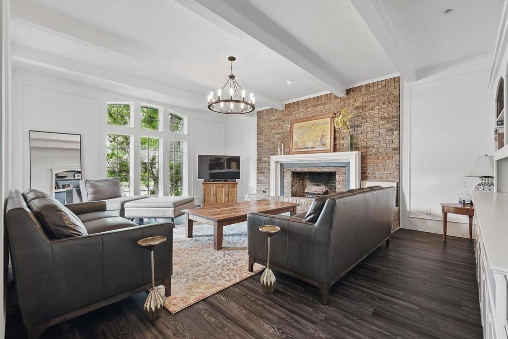 Dallas, TX 75248,7219 Crooked Oak Drive