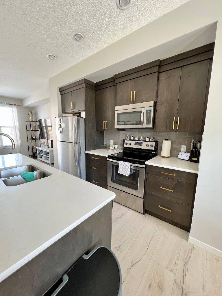 Calgary, AB T2Z 4Y2,133 New Brighton WALK SE