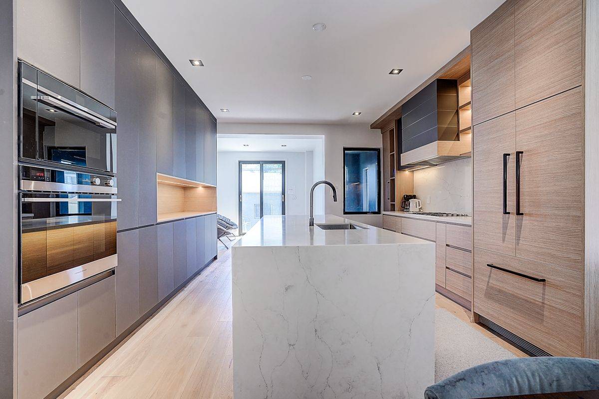 133 Yarmouth RD, Toronto W02, ON M6G 1X3