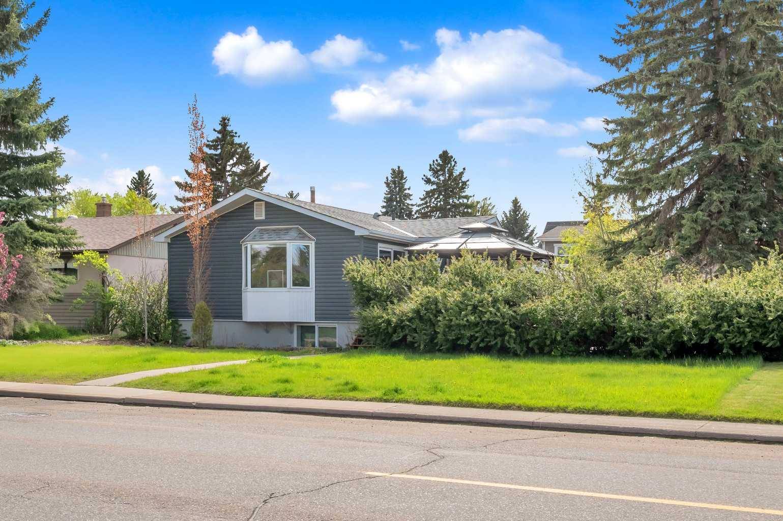 Calgary, AB T3E3T7,3143 45 ST Southwest