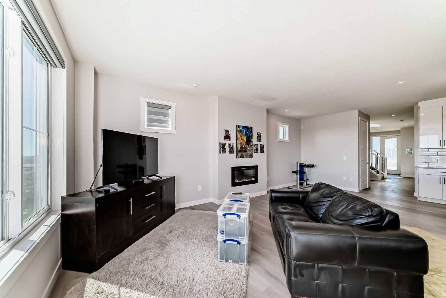 Strathmore, AB T1P 0H6,816 Edgefield ST