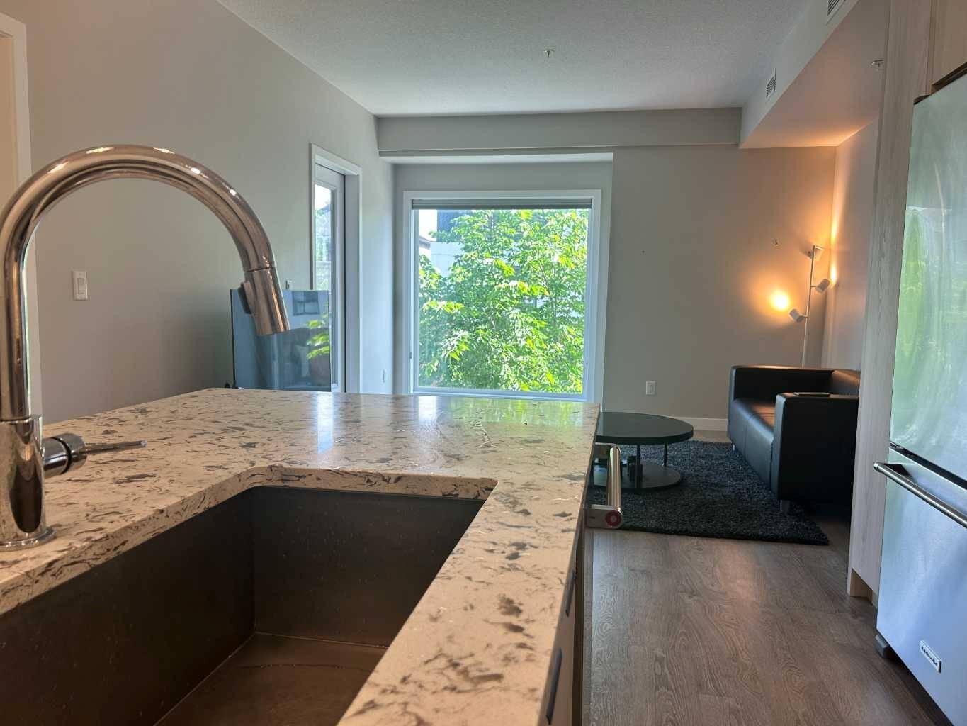 Calgary, AB T2T 4A2,3375 15 ST SW #206