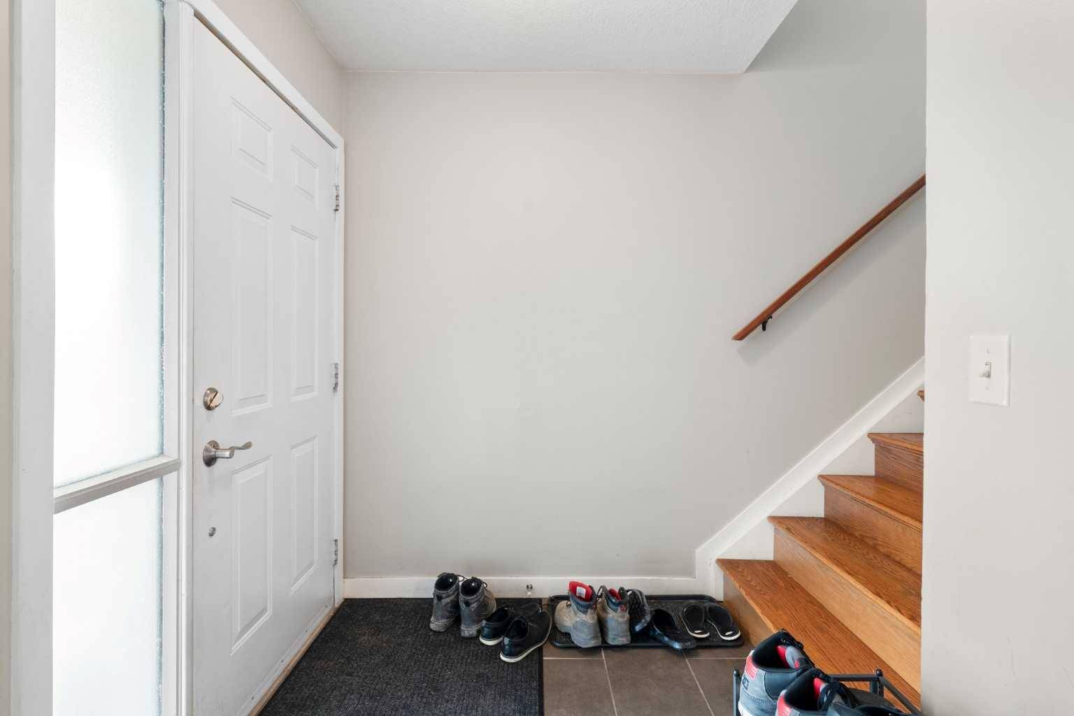 Calgary, AB T2A 0J4,2505 14 AVE Southeast