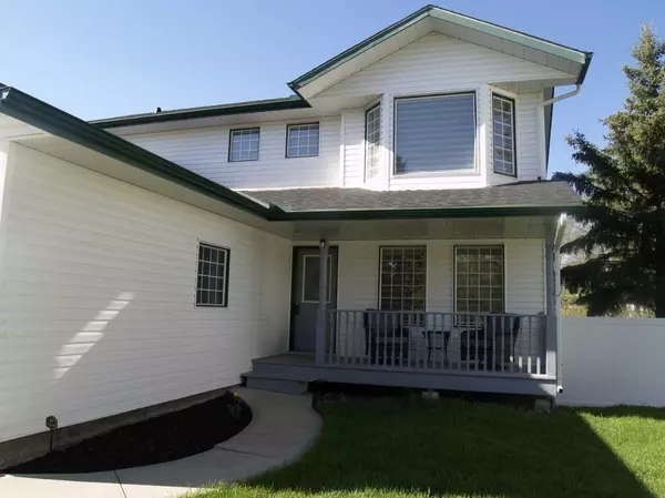 Lacombe, AB T4L 1T6,10 Pickwick LN