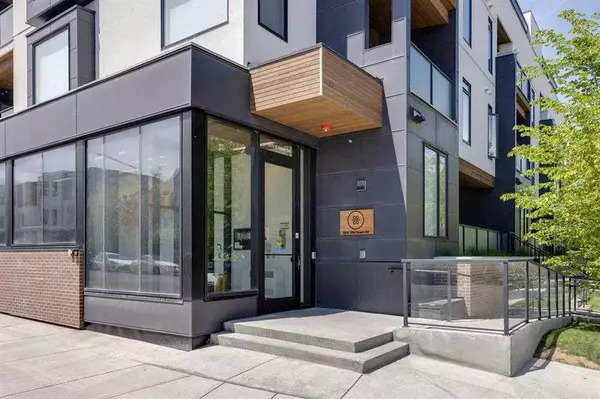 Calgary, AB T2T 4A2,3375 15 ST SW #206