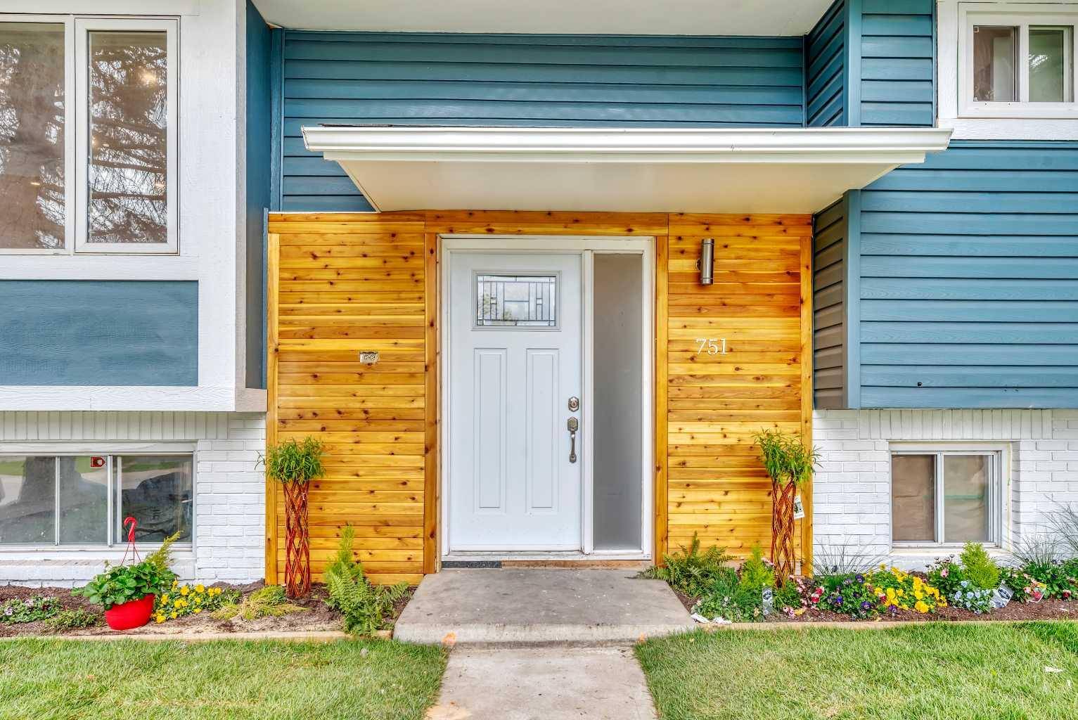 Calgary, AB T1Y 2L1,751 Rundleridge DR NE